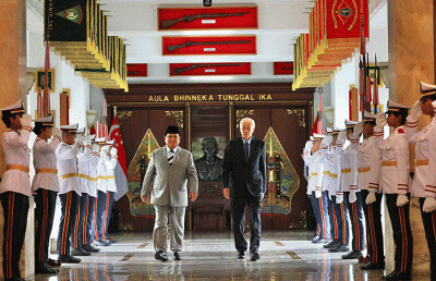Menteri Pertahanan Republik Indonesia Prabowo Subianto menerima kunjungan kehormatan Menteri Pertahanan Singapura YM. DR. Ng Eng Hen di Kemhan.