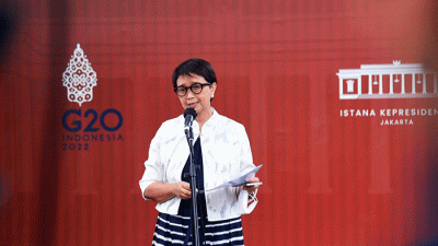 Presiden Joko Widodo menerima laporan dari Menteri Luar Negeri Retno Marsudi terkait persiapan penyelenggaraan Konferensi Tingkat Tinggi (KTT) G20.