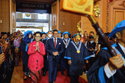 Menteri Pariwisata dan Ekonomi Kreatif (Menparekraf), Sandiaga Salahuddin Uno mewisuda sebanyak 460 orang lulusan Poltekpar Medan.