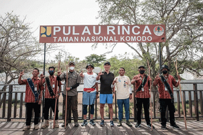 Menparekraf Sandiaga Salahuddin Uno bersama dengan Menteri Kesehatan Singapura Ong Ye Kung berwisata ke beberapa destinasi wisata di NTT.