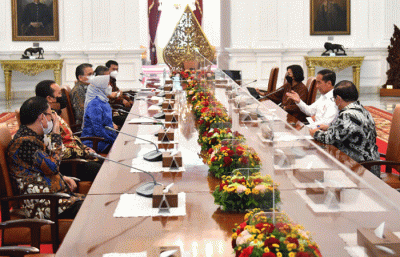 Presiden Joko Widodo menerima Ikhtisar Hasil Pemeriksaan Semester (IHPS) I Tahun 2022 yang diserahkan oleh Ketua Badan Pemeriksa Keuangan (BPK).