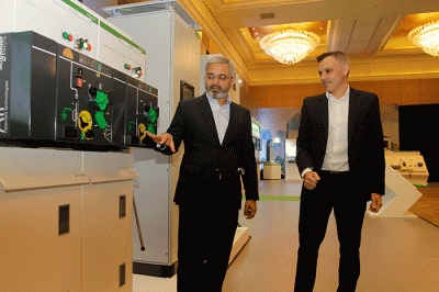 Peluncuran SM AirSet, salah satu solusi hijau dan digital terbaru yang diperkenalkan di Innovation Summit Jakarta 2022.