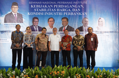 Mendag Zulkifli Hasan saat memberikan pidato kunci Seminar Nasional bertema “Kebijakan Perdagangan, Stabilitas Harga, dan Kondisi Industri Perbankan”.
