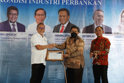 Mendag Zulkifli Hasan saat memberikan pidato kunci Seminar Nasional bertema “Kebijakan Perdagangan, Stabilitas Harga, dan Kondisi Industri Perbankan”.