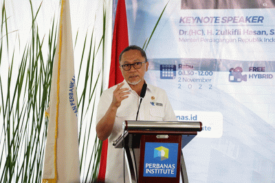 Mendag Zulkifli Hasan saat memberikan pidato kunci Seminar Nasional bertema “Kebijakan Perdagangan, Stabilitas Harga, dan Kondisi Industri Perbankan”.