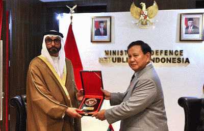Menteri Pertahanan Republik Indonesia Prabowo Subianto menerima kunjungan kehormatan Menteri Urusan Pertahanan Negara Uni Emirat Arab Mohammed Ahmed Al Bowardi.