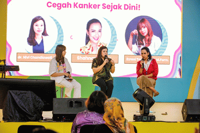 Kegiatan talkshow tersebut berlangsung interaktif dan sesekali diselingi aktivitas seperti olahraga ringan.