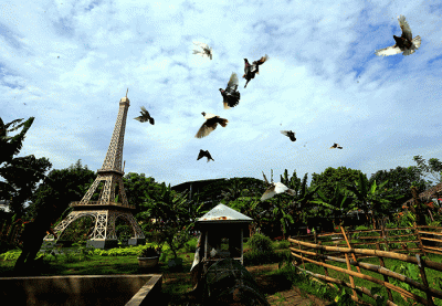 Berwisata selalu menjadi hal yang menyenangkan bagi setiap orang yang tengah menikmati hari libur bersama keluarga ataupun kerabat.