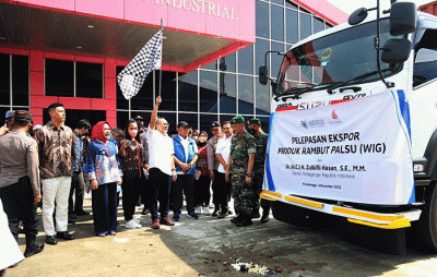 Mendag Zulkifli Hasan menghadiri acara Pelepasan Ekspor Rambut Palsu PT Victoria Beauty Industrial di Kabupaten Purbalingga, Jawa Tengah.