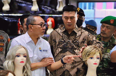 Mendag Zulkifli Hasan menghadiri acara Pelepasan Ekspor Rambut Palsu PT Victoria Beauty Industrial di Kabupaten Purbalingga, Jawa Tengah.