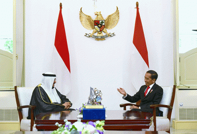 Presiden Joko Widodo menerima Penghargaan Perdamaian Internasional Imam Hasan bin Ali Tahun 2022 yang diserahkan di Istana Merdeka, Jakarta, Senin (7/11/2022).