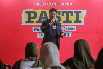 Peluncuran program Paket Telat Sehari Ongkir Diganti (PASTI) di kawasan Kemang, Jakarta Selatan, Selasa (8/11/2022).