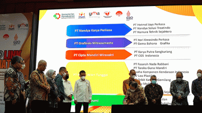 Direktur PT Astra International Tbk, Gita Tiffani Boer memberikan paparannya dalam kegiatan Link & Match Industri Kecil Menengah (IKM).