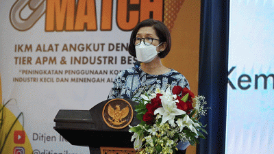 Direktur PT Astra International Tbk, Gita Tiffani Boer memberikan paparannya dalam kegiatan Link & Match Industri Kecil Menengah (IKM).