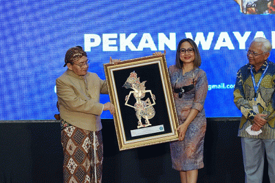 Pementasan seni Wayang Indonesia yang diinisiasi oleh Sekretariat Nasional Wayang Indonesia (SENA WANGI) dalam rangka memperingati Hari Wayang Nasional.