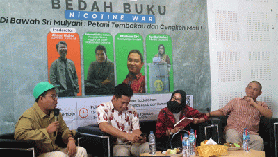 Bedah buku Nicotine War karya Wanda Hamilton di Teater Abdul Ghani, Fakultas Adab dan Humaniora, UIN Syarif Hidayatullah.