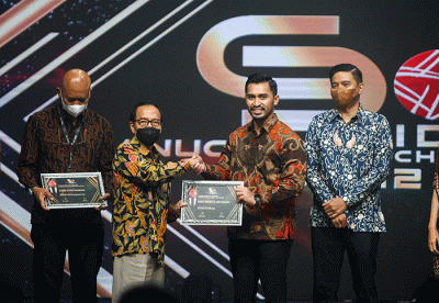 Penghargaan kategori Economic Development Initiatives dalam ajang Anugerah CSR IDX Channel 2022 di iNews Tower, Jakarta.