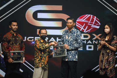 Penghargaan kategori Economic Development Initiatives dalam ajang Anugerah CSR IDX Channel 2022 di iNews Tower, Jakarta.