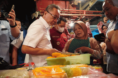 Menteri Perdagangan Zulkifli Hasan kembali melakukan sidak harga barang kebutuhan pokok di Pasar Tanjungsari, Sumedang, Jawa Barat, Jumat (11/11/2022).