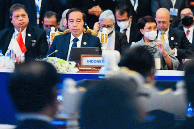 Mengawali agenda di hari keempat kunjungan kerjanya di Kamboja, Presiden Joko Widodo mengikuti KTT ke-25 ASEAN Plus Three (APT) yang digelar di Hotel Sokha.