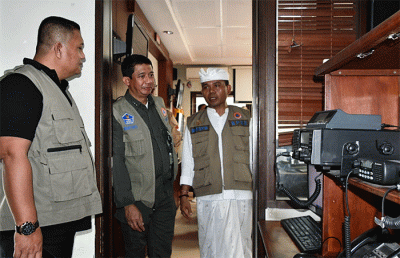 Kepala BNPB Letnan Jenderal TNI Suharyanto meninjau aktivitas tim Badan Penanggulangan Bencana Daerah (BPBD) Provinsi Bali.