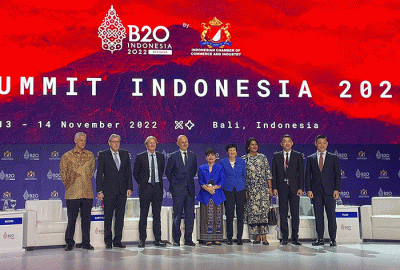 Standard Chartered Bank (SCB) Group CEO Bill Winters memberikan keynote speech di acara B20 Summit Indonesia 2022 di Bali, Minggu (13/11/2022).