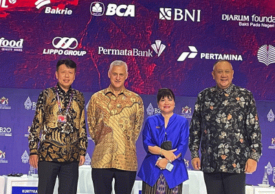 Standard Chartered Bank (SCB) Group CEO Bill Winters memberikan keynote speech di acara B20 Summit Indonesia 2022 di Bali, Minggu (13/11/2022).