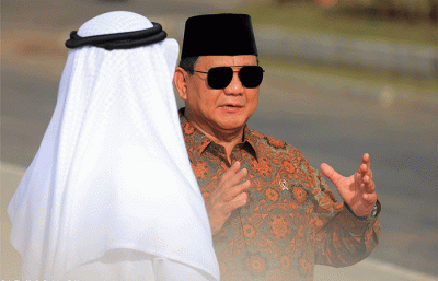 Menteri Pertahanan Prabowo Subianto mendampingi Presiden Jokowi dan Presiden Uni Emirat Arab Mohammed bin Zayed meresmikan Masjid Raya Sheikh Zayed Solo.