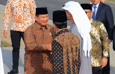 Menteri Pertahanan Prabowo Subianto mendampingi Presiden Jokowi dan Presiden Uni Emirat Arab Mohammed bin Zayed meresmikan Masjid Raya Sheikh Zayed Solo.