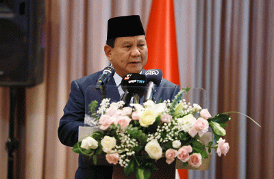 Menteri Pertahanan RI Prabowo Subianto (kiri) bersama Menteri Pertahanan Turki Hulusi Akar menandatangani MoU bidang pertahanan di Bali, Senin (14/11/2022).