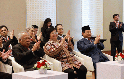 Menteri Pertahanan RI Prabowo Subianto (kiri) bersama Menteri Pertahanan Turki Hulusi Akar menandatangani MoU bidang pertahanan di Bali, Senin (14/11/2022).