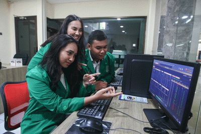 Peresmian Galeri Investasi BEI Fakultas Ekonomi dan Bisnis Universitas Nasional (FEB UNAS), Jakarta, Selasa (15/11/2022).