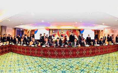 Di sela-sela acara B20, Presiden Joko Widodo menghadiri pertemuan dengan para pengusaha Republik Korea di Bali Nusa Dua Convention Center (BNDCC).
