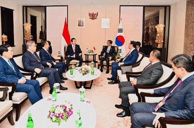 Di sela-sela acara B20, Presiden Joko Widodo menghadiri pertemuan dengan para pengusaha Republik Korea di Bali Nusa Dua Convention Center (BNDCC).
