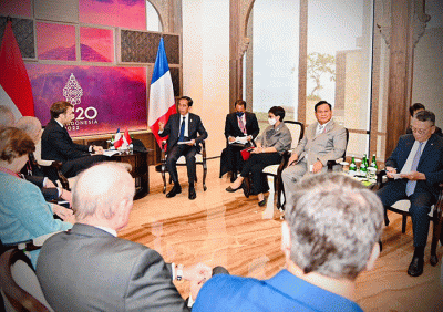 Di sela-sela penyelenggaraan KTT G20 Bali tahun 2022, Presiden Joko Widodo mengadakan pertemuan bilateral dengan Presiden Prancis, Emmanuel Macron.