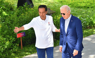 Presiden Joko Widodo mengajak pemimpin negara G20 ke Taman Hutan Raya Bakau, di Denpasar Bali.