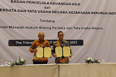 Penandatanganan perjanjian kerja sama antara BPKH dan Jamdatun RI di The Tribata Darmawangsa, Jakarta, Kamis (17/11/2022).