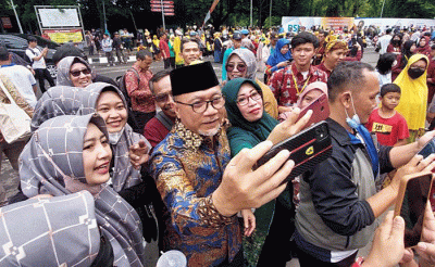 Menteri Perdagangan saat menghadiri muktamar ke-48 Muhammadiyah di Stadion Manahan Solo, Jawa Tengah, Sabtu (19/11/2022).