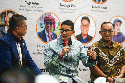 Peluncuran buku berjudul 1.500 Inspirasi: Jelajah Perjalanan Sandiaga Uno di Gramedia Matraman, Jakarta, Senin (21/11/2022).