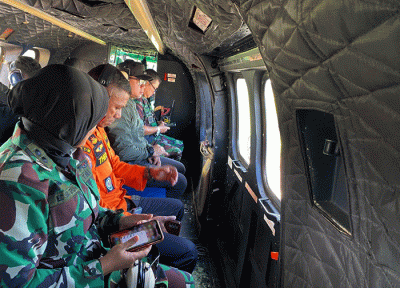 Merespon gempa bumi Cianjur, TNI AU menerbangkan helikopter NAS-332 Super Puma ke kokasi bencana.