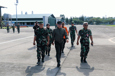 Merespon gempa bumi Cianjur, TNI AU menerbangkan helikopter NAS-332 Super Puma ke kokasi bencana.