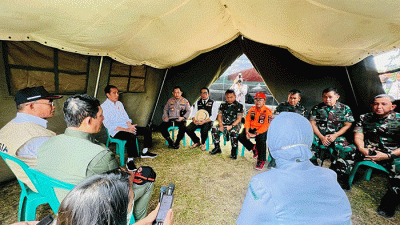 Presiden Joko Widodo meninjau korban terdampak gempa bumi di Kabupaten Cianjur, Selasa (22/11/2022).