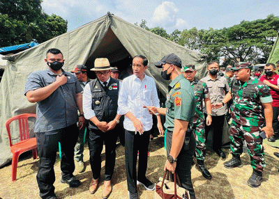 Presiden Joko Widodo meninjau korban terdampak gempa bumi di Kabupaten Cianjur, Selasa (22/11/2022).