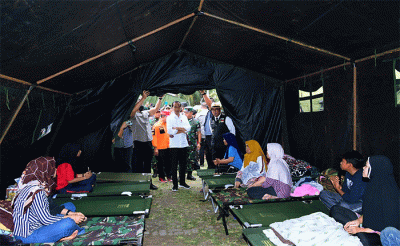 Presiden Joko Widodo meninjau korban terdampak gempa bumi di Kabupaten Cianjur, Selasa (22/11/2022).