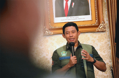 Kepala BNPB Letjen TNI Suharyanto mendampingi Menko PMK Muhadjir Effendy melakukan tinjauan pascagempa Cianjur M5.6 kebeberapa lokasi terdampak.