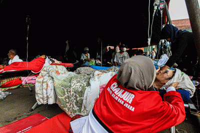 Sejumlah korban luka akibat gempa bumi mendapat perawatan di RSUD Sayang, Cianjur, Jawa Barat, Selasa (22/11/2022).
