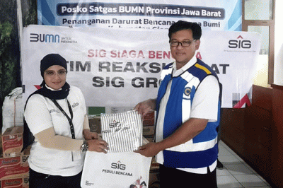 Tim Reaksi Cepat (TRC) Semen Padang (SIG Group) bersama Kepolisian dan TNI melakukan pencarian korban gempa bumi di Kabupaten Cianjur, Jawa Barat.