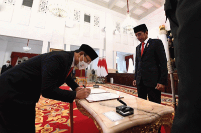 Presiden Jokowi melantik Muhamad Mardiono sebagai Utusan Khusus Presiden Bidang Kerja Sama Pengentasan Kemiskinan dan Ketahanan Pangan di Istana Negara.