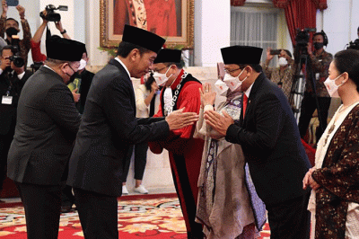 Presiden Jokowi melantik Muhamad Mardiono sebagai Utusan Khusus Presiden Bidang Kerja Sama Pengentasan Kemiskinan dan Ketahanan Pangan di Istana Negara.