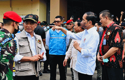 Presiden Joko Widodo mengunjungi Rumah Sakit Umum Daerah (RSUD) Sayang Cianjur, di Kabupaten Cianjur, Jawa Barat, Kamis (24/11/2022).